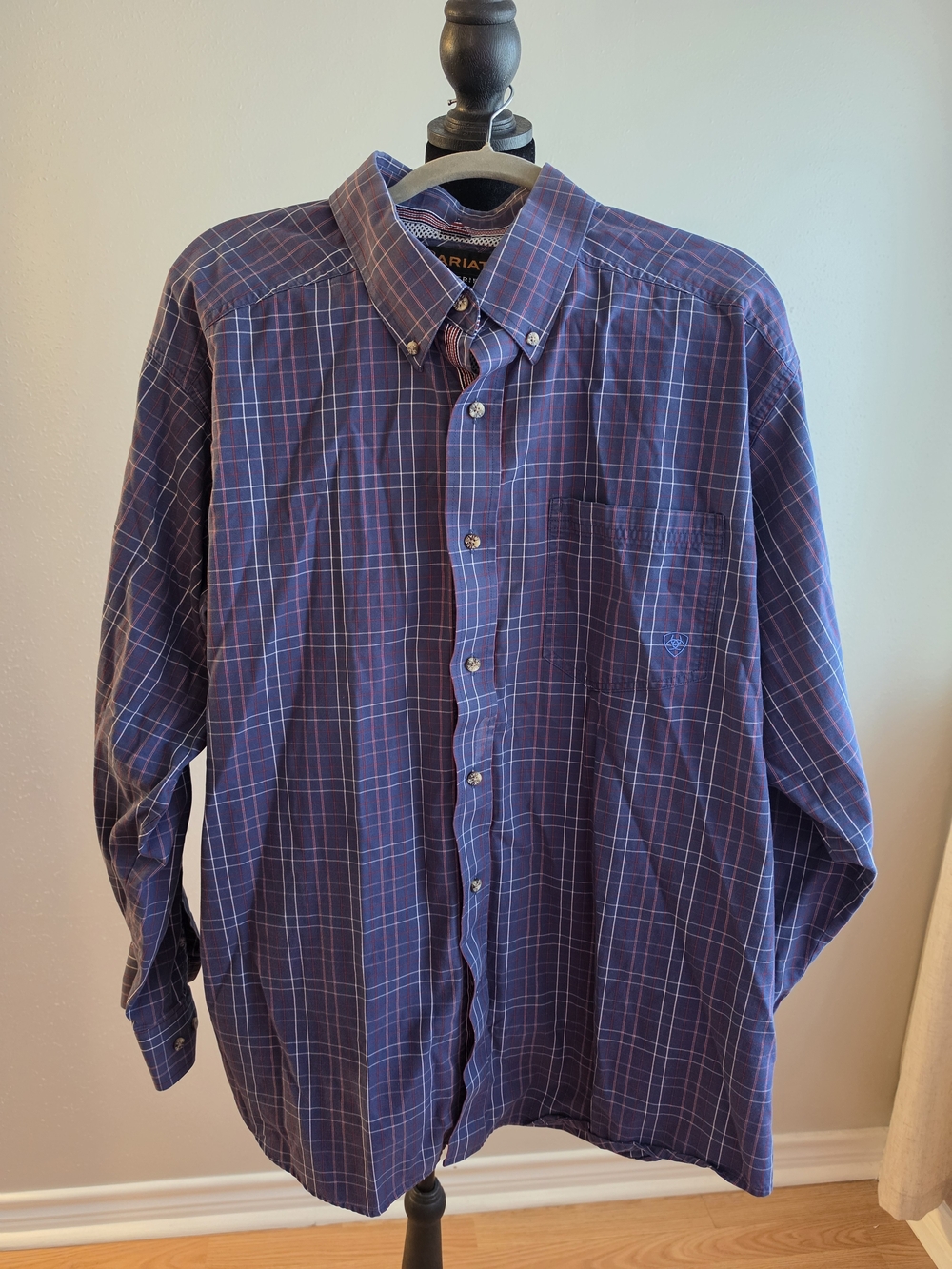 🌟3/$15 Ariat Men's Navy and Red Plaid Button-Down Shirt